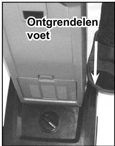 NILFISK GU 305 - OPMERKING! Trek.altijd de stekkeruit het stopcontact voor het uittvoeren van servicewerkzaamheden.. - 3