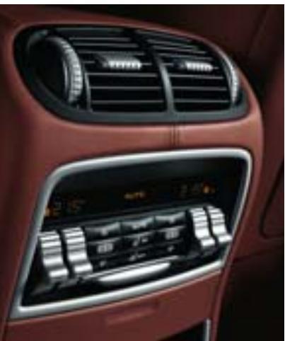 PORSCHE CAYENNE S TRANSSYBERIA - À l'intérieur : la constance de l'air climatisé. - 1