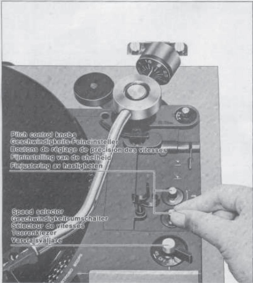 TECHNICS SL-23A - Retirer les saletés et la poussière qui peuvent se couvrir sur la pointe de lecture et sur les disques. - 1
