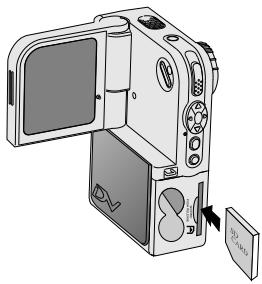 AIPTEK POCKET DV 3500 - Insertion de la carte SD/MMC (optionnelle) - 1