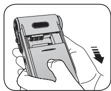 AIPTEK POCKET DV 6800S - Ouvrez le capot de la batterie. - 1