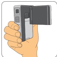 AIPTEK POCKET DV 8900 - Enfilier le corps de la dragonne à travers la boucle. - 2