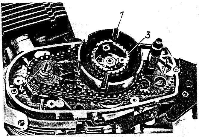 MZ ETZ 125 - Déposer l'embrayage et la commande primaire - 2