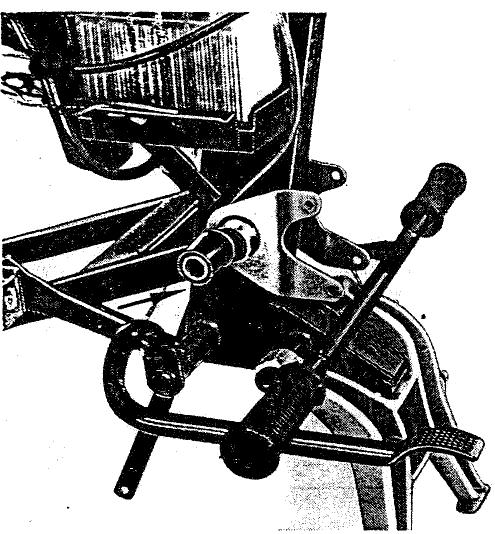 MZ ETZ 125 - Montage de la bielle oscillante arrêté, y compris la suspension de moteur - 2