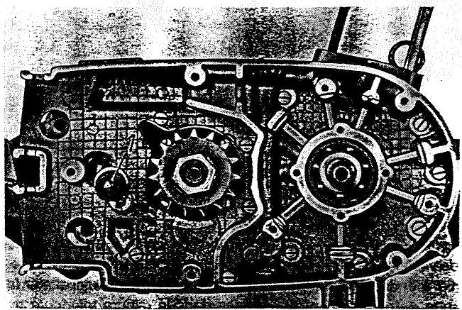 MZ ETZ 125 - Monter le demi-carter croit - 3