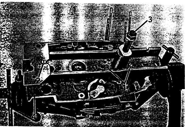 MZ ETZ 125 - Séparer les deux demi-carters - 1