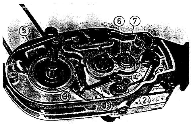 MZ ETZ 125 - Demonter l'embrayage et la commande primaire - 4