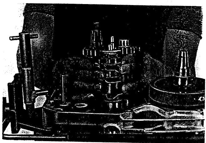 MZ ETZ 125 - Montage du vilebreguin, de la boite de vitesses à engrenages et de l'arbre de changement de vitesses à engrenages - 3