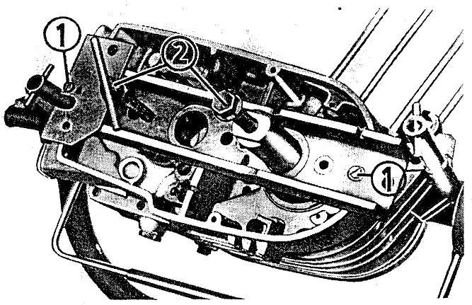 MZ ETZ 125 - Séparer les deux demi-carters - 1
