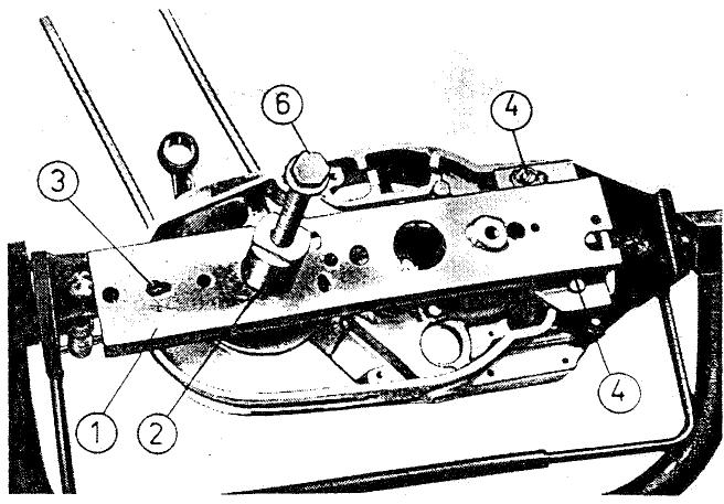 MZ ETZ 125 - Séparer les deux demi-carters - 2