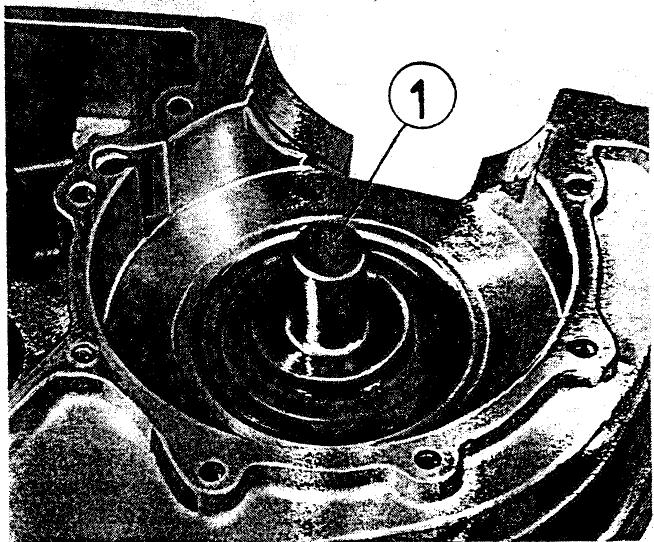 MZ ETZ 125 - Montage du vilebreguin, de la boite de vitesses à engrenages et de l'arbre de changement de vitesses à engrenages - 1
