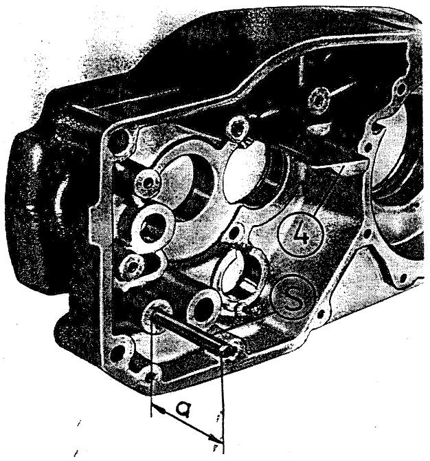 MZ ETZ 125 - Prémontage du demi-carter gauche - 4
