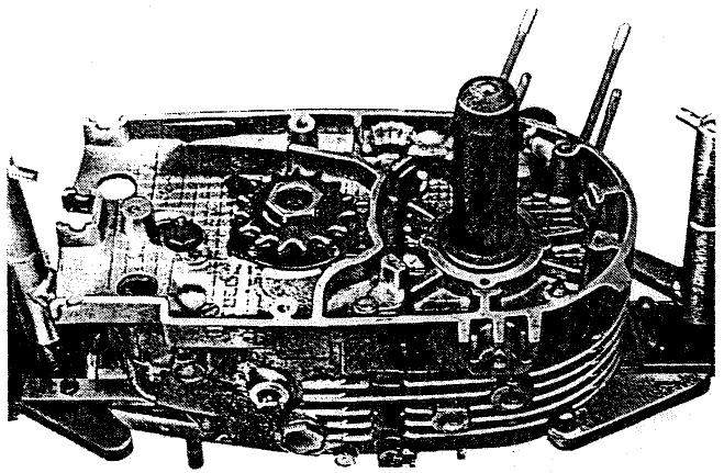 MZ ETZ 125 - Monter le demi-carter croit - 2