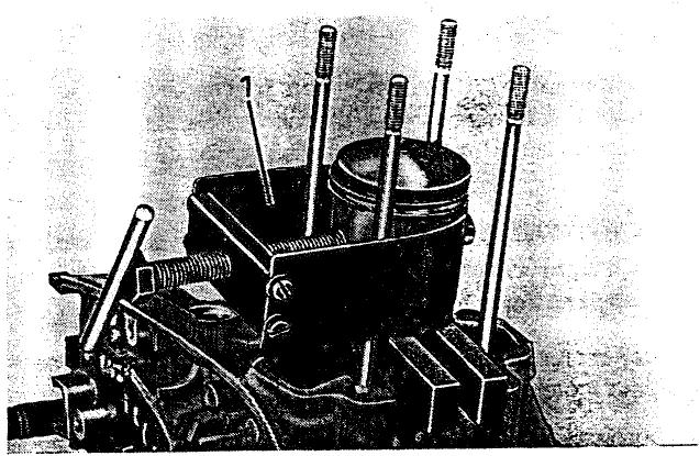 MZ ETZ 125 - Dépose du groupe de cylindre - 1