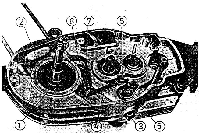 MZ ETZ 125 - Metre en place le demi-carter - 2