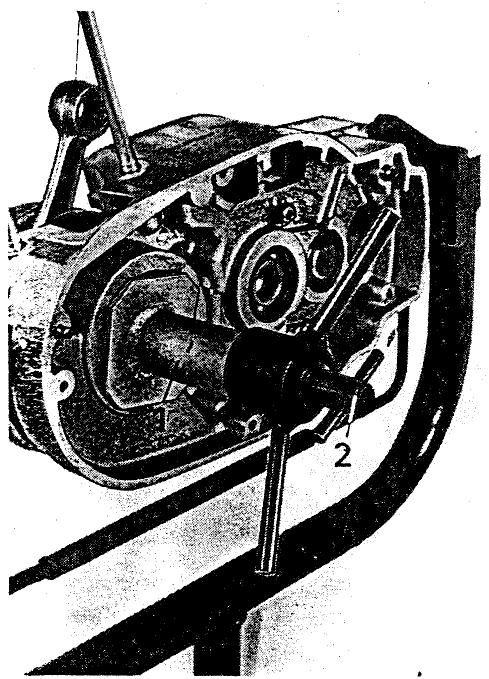 MZ ETZ 125 - Montage du vilebreguin, de la boite de vitesses à engrenages et de l'arbre de changement de vitesses à engrenages - 2