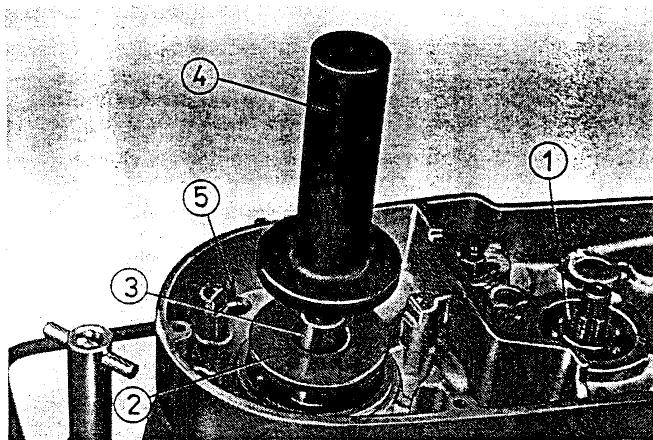 MZ ETZ 125 - Metre en place le demi-carter - 1