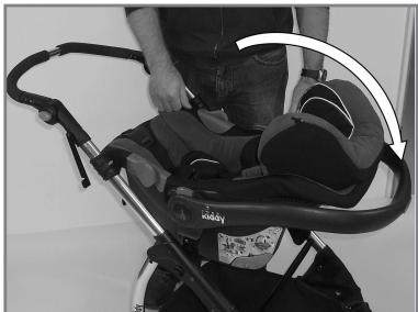 KIDDY SPORT N MOVE - Montage der Adapter und Babyschale auf dem Chassis - 5