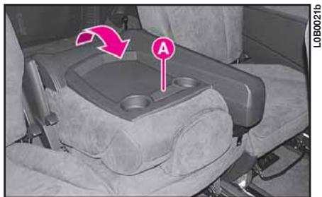 LANCIA PHEDRA - UTILISATION DES PLACES ARRIÈRE DE LA TROSIÈME RANGÉE - 1