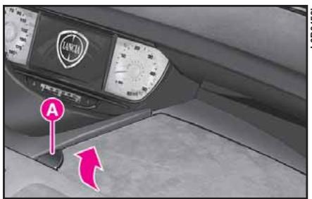 LANCIA PHEDRA - EQUIPEMENTS INTERIEURS - 5