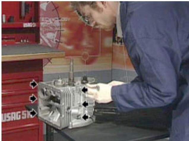 MOTO GUZZI NEVADA CLASSIC 750 IE - DEMONTAGE DU BLOC MOTEUR - 2