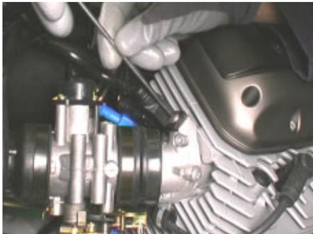 MOTO GUZZI NEVADA CLASSIC 750 IE - DÉMONTAGE DU MOTEUR DU CADRE - 9
