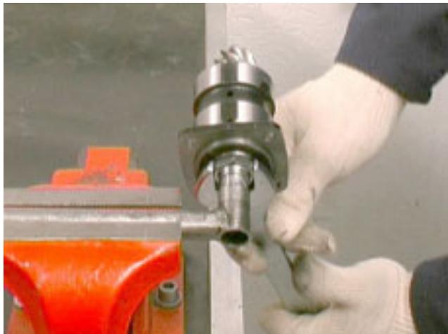 MOTO GUZZI NEVADA CLASSIC 750 IE - DEPOSE DE LA PROTECTION PIGNON - 3