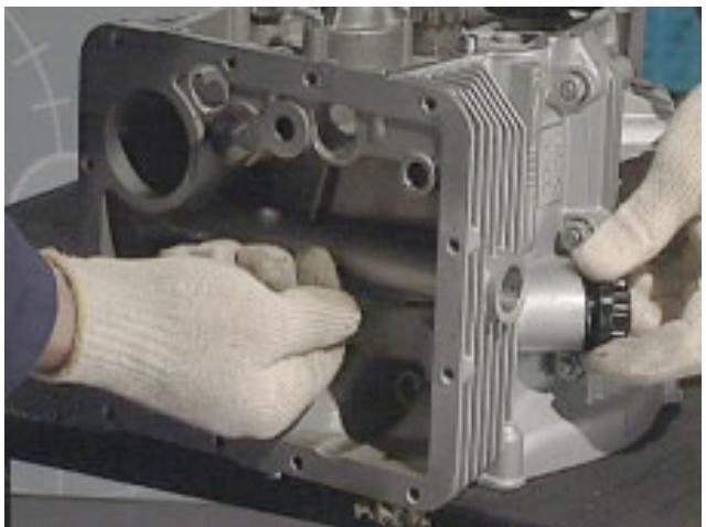 MOTO GUZZI NEVADA CLASSIC 750 IE - DEMONTAGE CARTER D'HUILE - 6