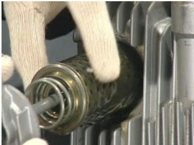 MOTO GUZZI NEVADA CLASSIC 750 IE - DEMONTAGE CARTER D'HUILE - 2