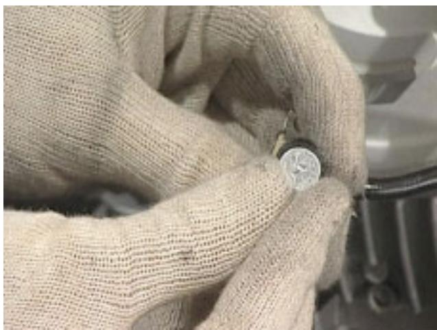 MOTO GUZZI NEVADA CLASSIC 750 IE - RELEVDE L'ENTREFER ET REMONTAGE DU CAPTEUR - 2