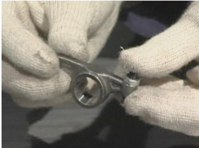 MOTO GUZZI NEVADA CLASSIC 750 IE - DEMONTAGE DES CULBUTEURS - 5