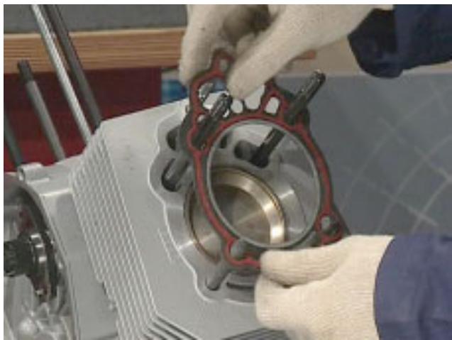 MOTO GUZZI NEVADA CLASSIC 750 IE - REMONTAGE DES CULASSES - 1