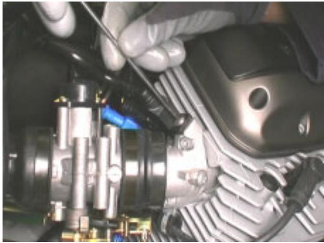 MOTO GUZZI NEVADA CLASSIC 750 IE - REPOSE DU MOTEUR DANS LE CADRE - 18