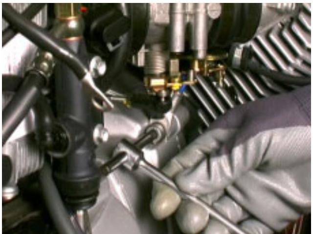 MOTO GUZZI NEVADA CLASSIC 750 IE - DÉMONTAGE DU MOTEUR DU CADRE - 22
