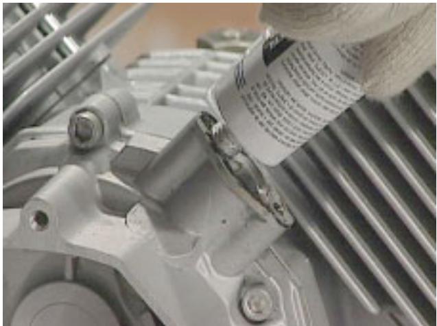 MOTO GUZZI NEVADA CLASSIC 750 IE - RELEVDE L'ENTREFER ET REMONTAGE DU CAPTEUR - 6