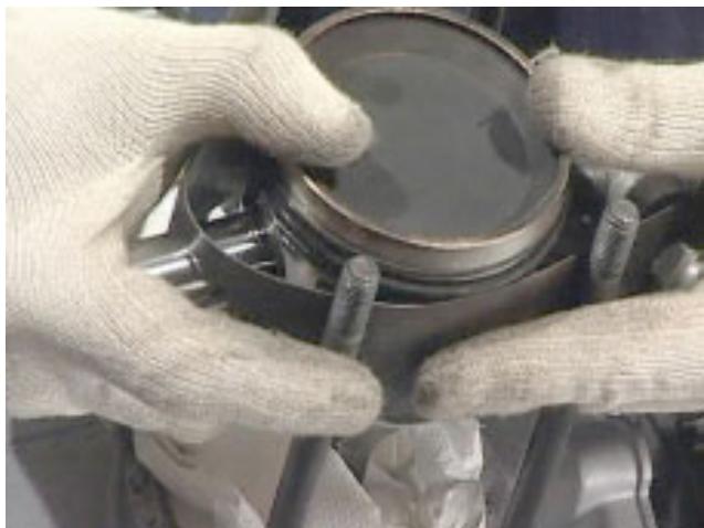 MOTO GUZZI NEVADA CLASSIC 750 IE - DEMONTAGE PISTONS - 3