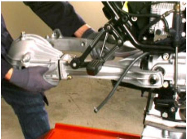 MOTO GUZZI NEVADA CLASSIC 750 IE - REPOSE DU MOTEUR DANS LE CADRE - 23