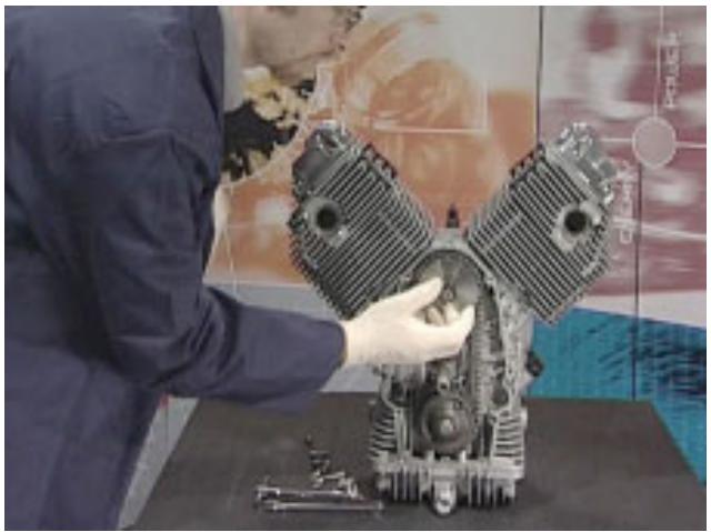 MOTO GUZZI NEVADA CLASSIC 750 IE - RETRAIT DU CARTER DE DISTRIBUTION - 4