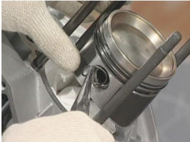 MOTO GUZZI NEVADA CLASSIC 750 IE - REMONTAGE DES PISTONS - 5