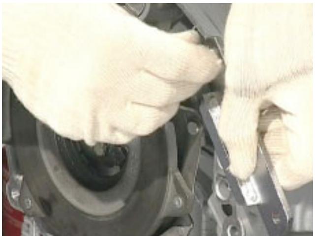 MOTO GUZZI NEVADA CLASSIC 750 IE - MONTAGE DU PLATEAU D'EMBRAYAGE ET DU DISQUE - 1