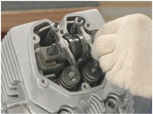 MOTO GUZZI NEVADA CLASSIC 750 IE - REMONTAGE DES CULASSES - 6