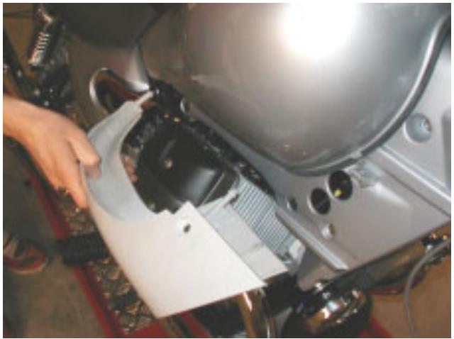 MOTO GUZZI NEVADA CLASSIC 750 IE - NETTOYAGE DU FILTRE A AIR - 2