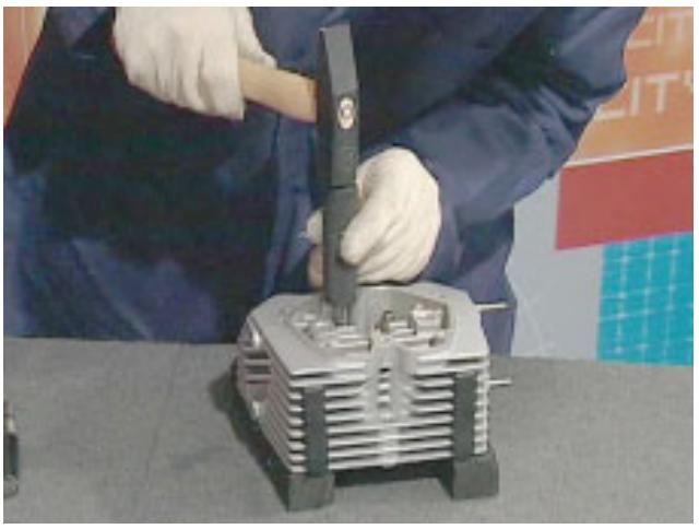 MOTO GUZZI NEVADA CLASSIC 750 IE - REMONTAGE ET CONTROLE DES SIEGES DE SOUPAPES - 1