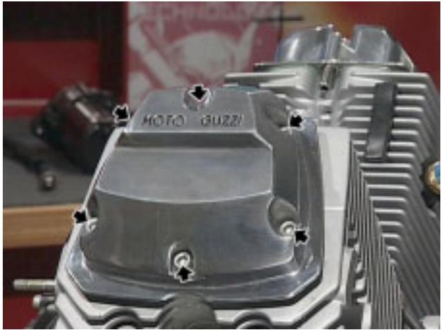 MOTO GUZZI NEVADA CLASSIC 750 IE - DÉPOSE DES COUVERCLES DES CULASSES - 1