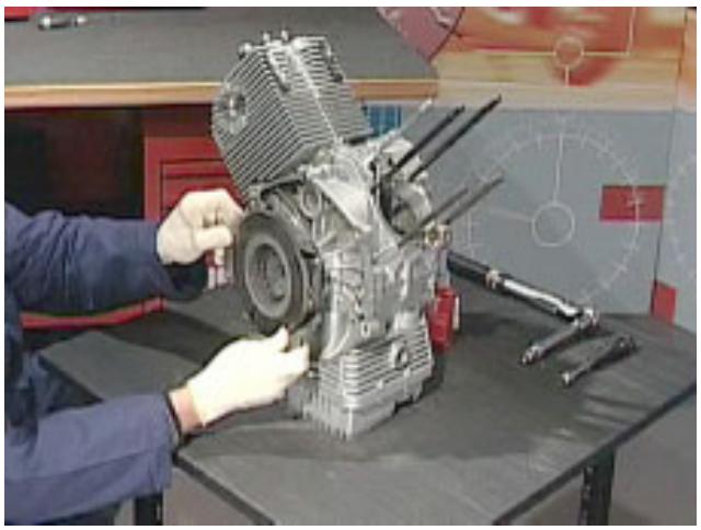 MOTO GUZZI NEVADA CLASSIC 750 IE - REMONTAGE DU PLATEAU D'EMBRAYAGE - 1