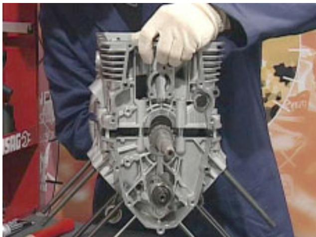 MOTO GUZZI NEVADA CLASSIC 750 IE - REMONTAGE DU BLOC MOTEUR - 12