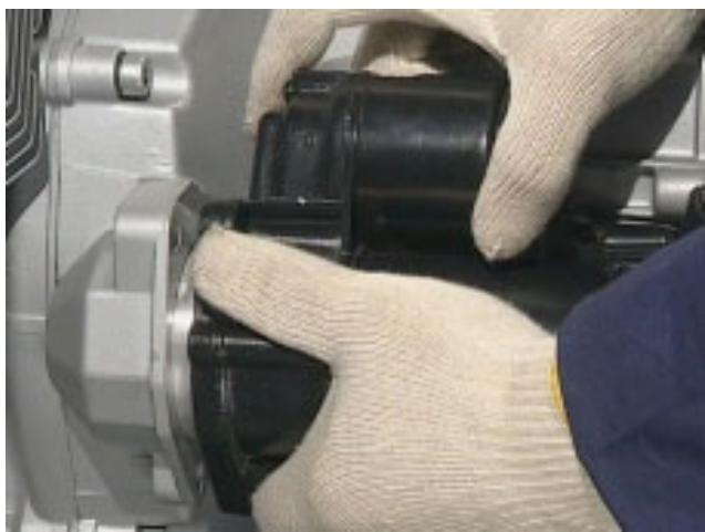 MOTO GUZZI NEVADA CLASSIC 750 IE - RETRAIT DU DEMARREUR - 2