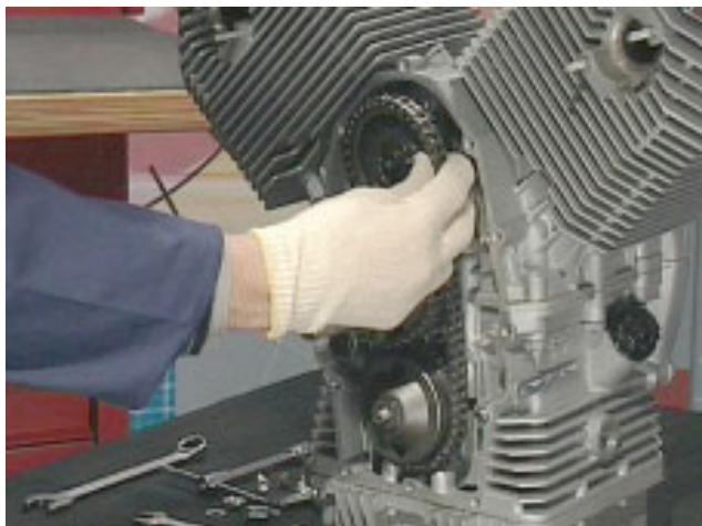 MOTO GUZZI NEVADA CLASSIC 750 IE - RETRAIT DU CARTER DE DISTRIBUTION - 7