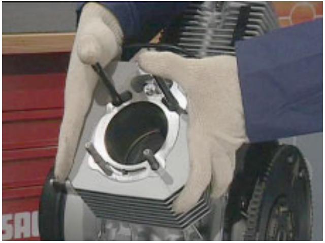 MOTO GUZZI NEVADA CLASSIC 750 IE - DEMONTAGE CYLINDRES - 1