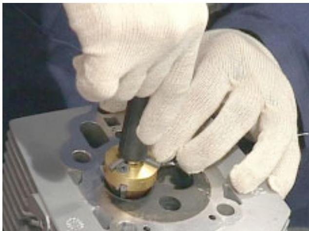 MOTO GUZZI NEVADA CLASSIC 750 IE - OPÉRATION DE RECTIFICATION DES SIÉGES DE SOUPAPES - 7